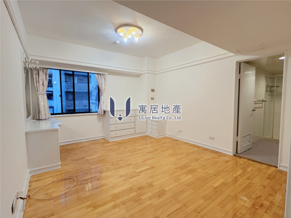 國館/市府MRT
採光3房大空間
寵物友善
含管含車